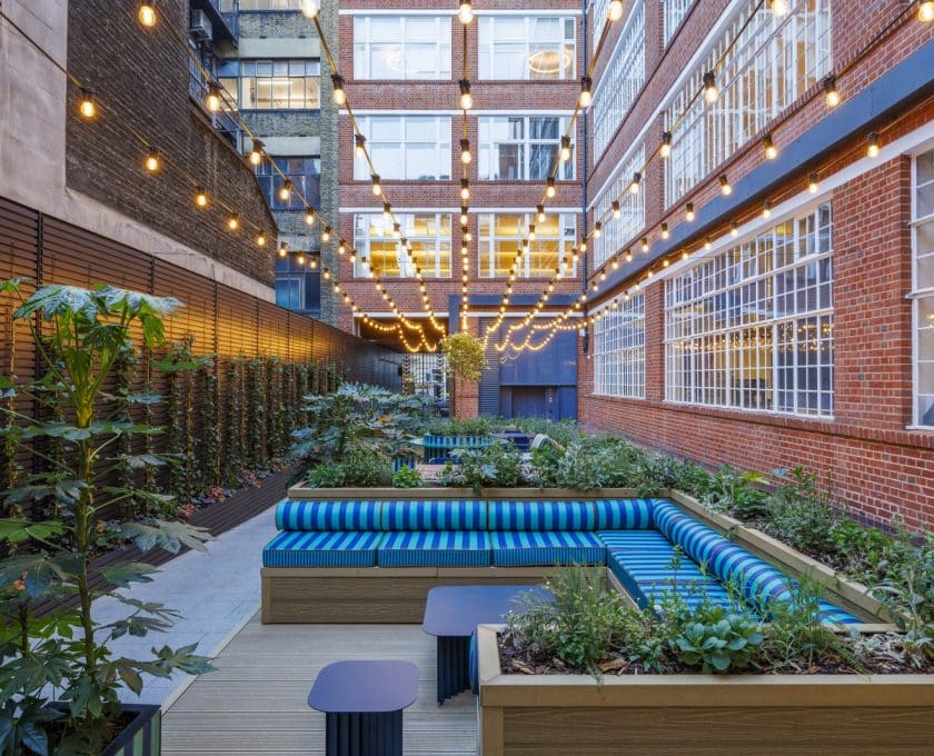 Elsley / Courtyard